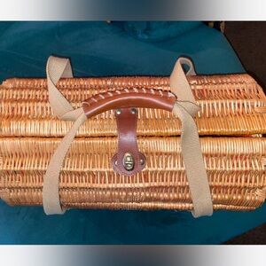 Verona wine basket no utensils